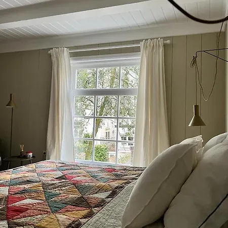 Dahli's Sleep Boutique 4*
